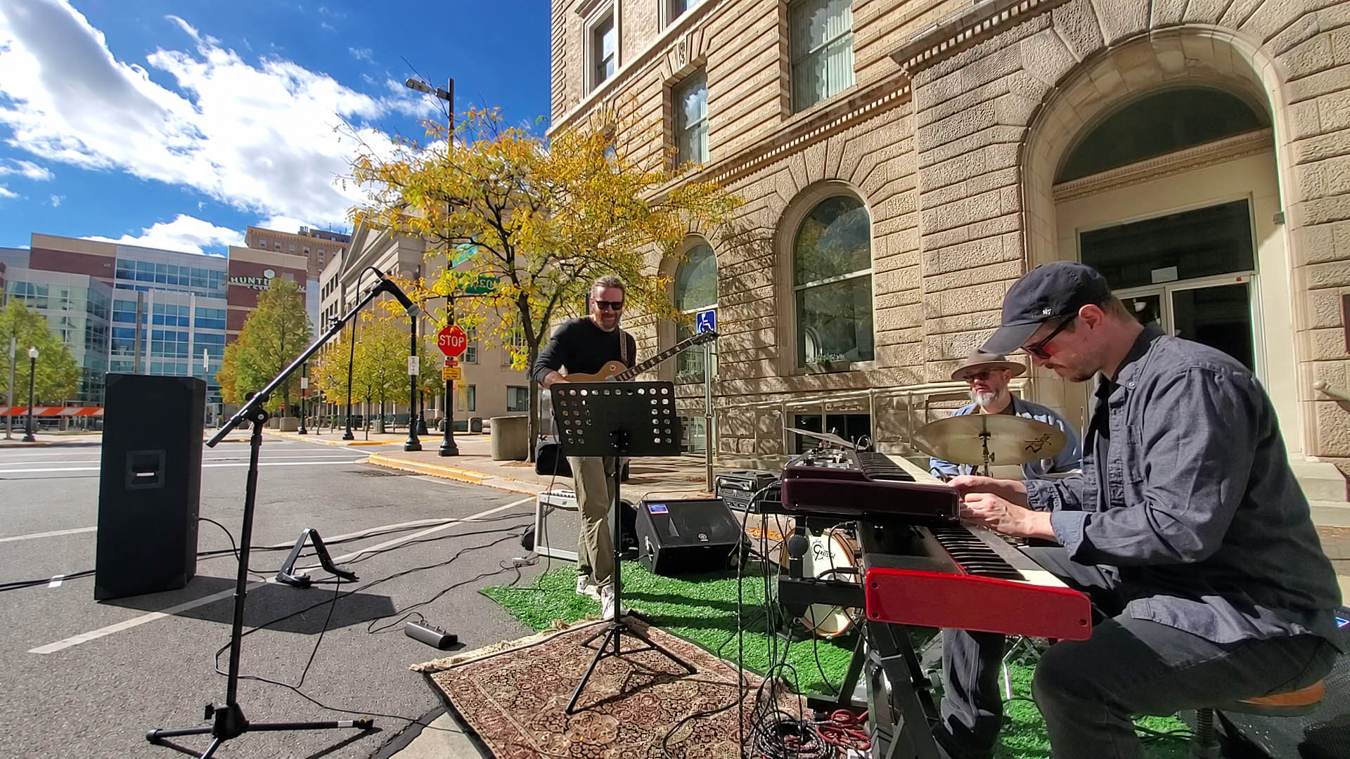 Tonewheels playing on the street in downtown Toledo